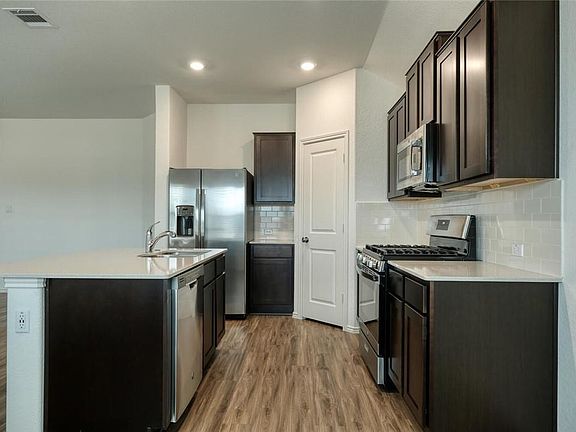 4th image of 1424 Chad Dr