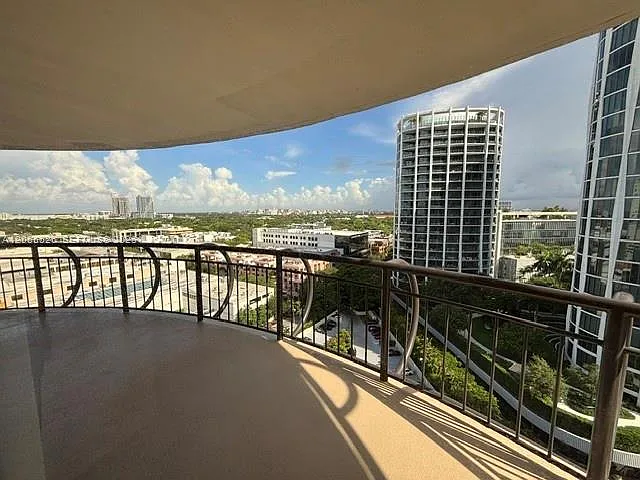 2843 S Bayshore Dr #P4-F — Photo 23