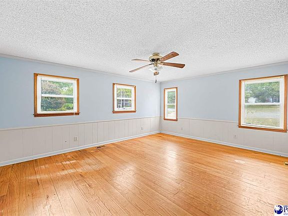 5th image of 135 Hillcrest Dr