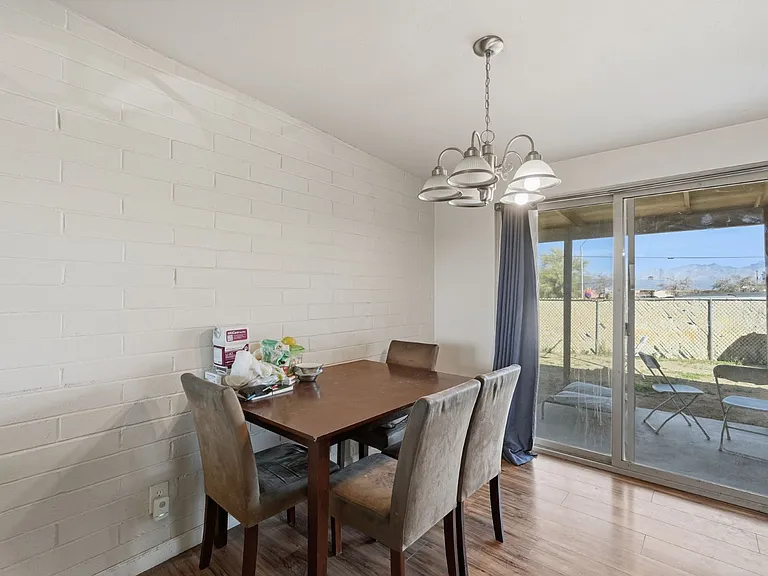 2439 E Parkside Dr — Photo 7