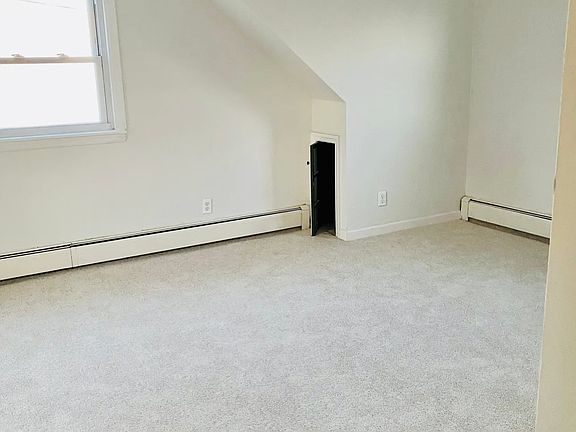 3rd image of 6 Colonial Dr Floor 2