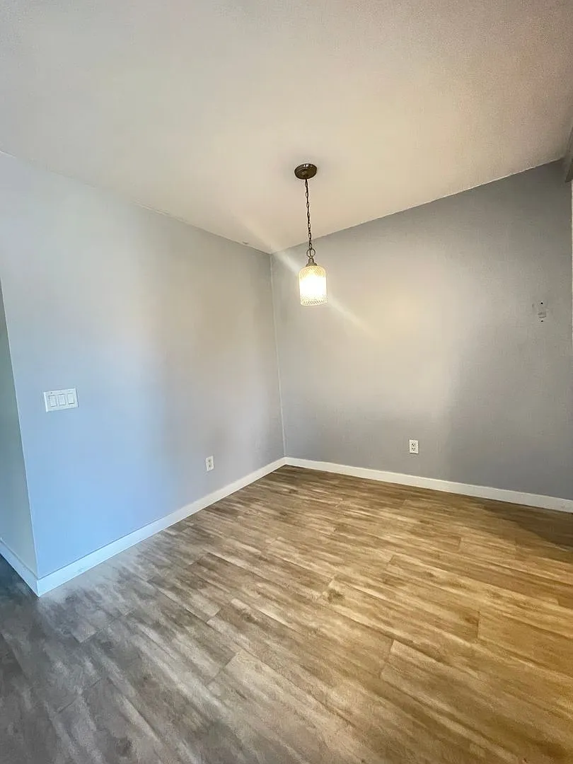 Building Photo - 495 San Pasqual Valley Rd #144