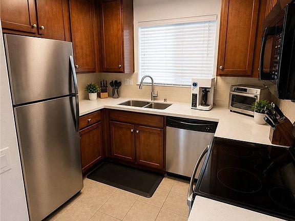 4th image of 4521 55th St Unit 14