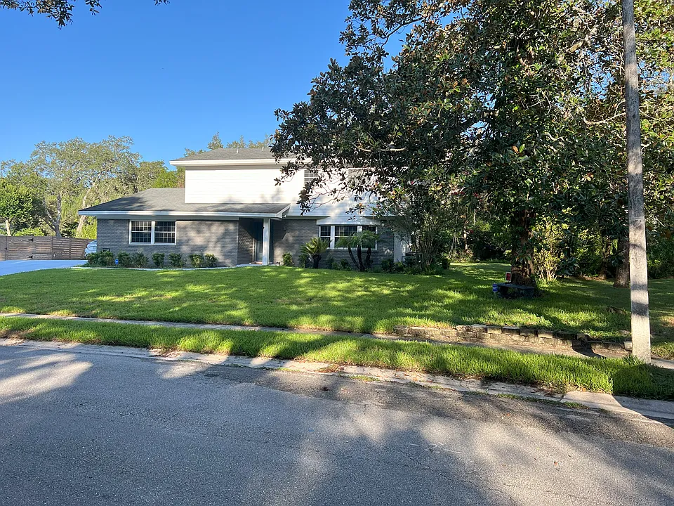 205 E Sweetwater Creek Dr