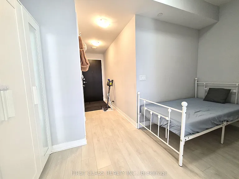2221 Yonge St #1501 — Photo 7
