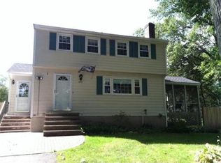 858 Old Shawsheen St, Tewksbury, MA 01876