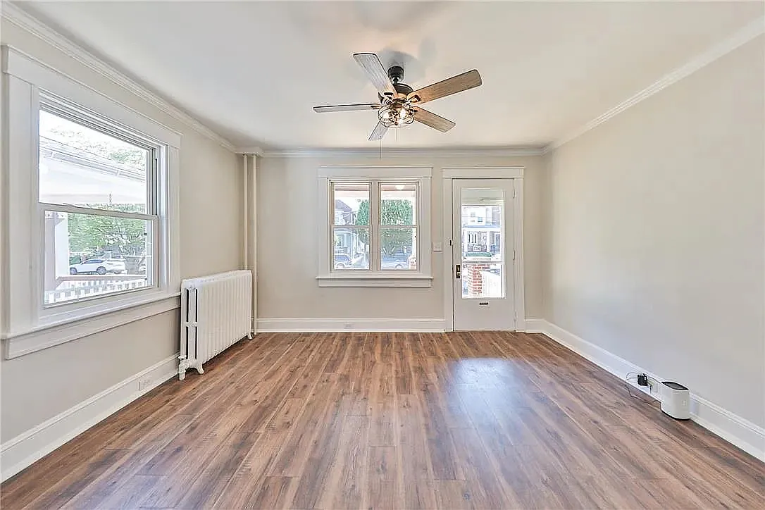 5 bed, 2004 sqft, $2,900 — Photo 2