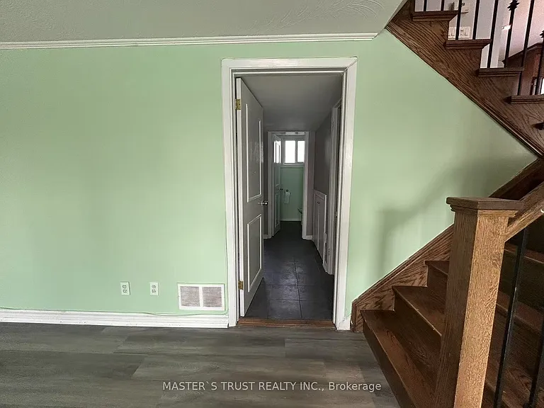 5183 Cherryhill Cres — Photo 26