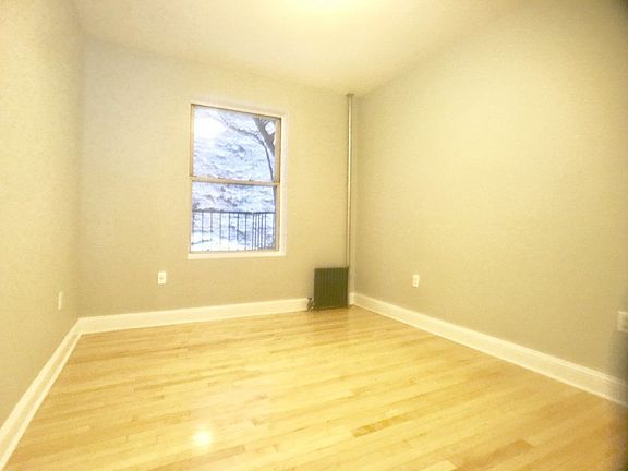 5th image of 540 W 180th St APT 4