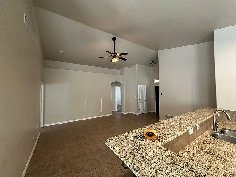 1815 Amber Dr — Photo 4