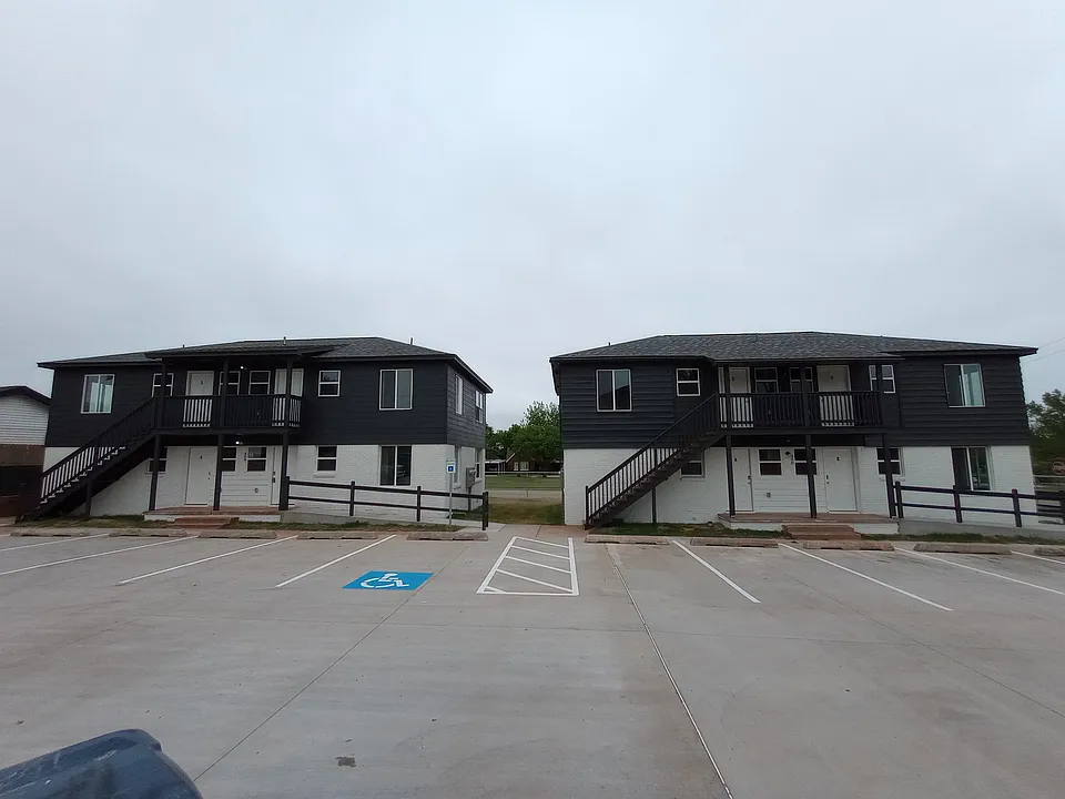 400 SW Grand Blvd #B