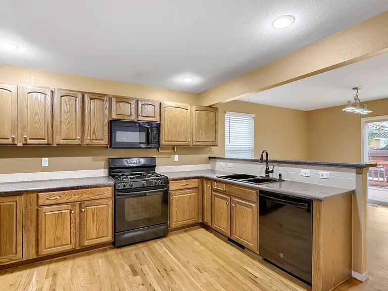 10522 Taylor Ave — Photo 7
