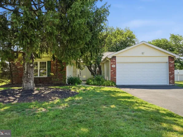 22 Delaware Ct, Newtown, PA 18940