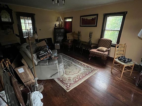 4th image of 16 Wheeling Ave