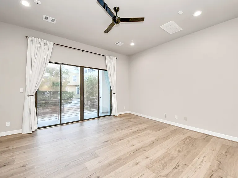 2114 Stuart St — Photo 16