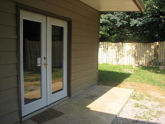 2nd image of 961 E Elmwood Dr