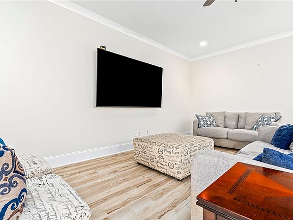3rd image of 1765 Lois Ln