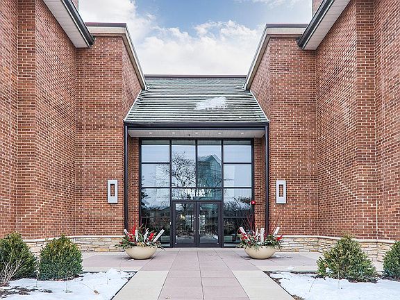 2nd image of 6 Oak Brook Club Dr #10