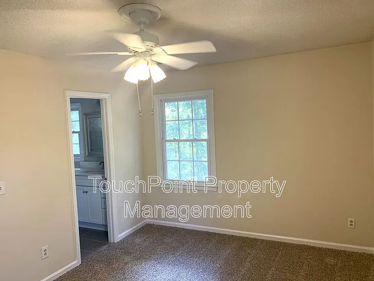 1114 Glenshannon Rd — Photo 10