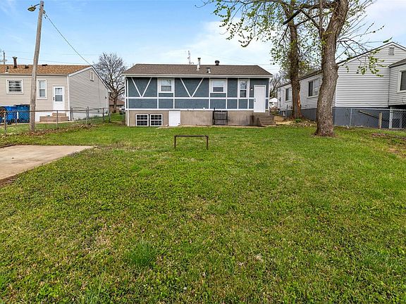 3rd image of 6109 Evergreen Blvd