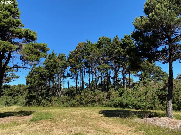 22 Saint Andrews Ln, Bandon, OR 97411