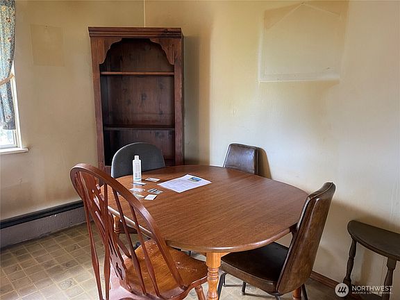 5th image of 1322 218 Street SW