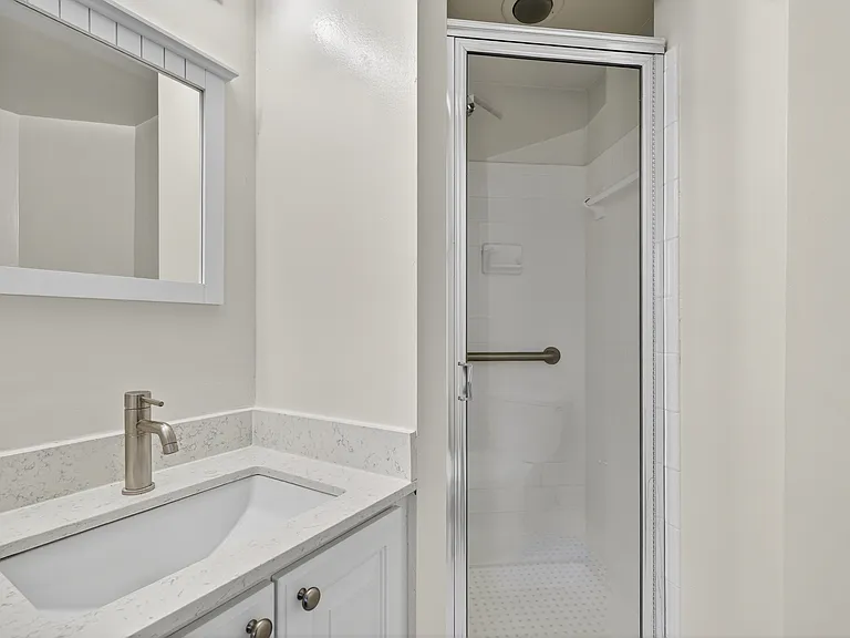 The Saratoga Apartments — Photo 14