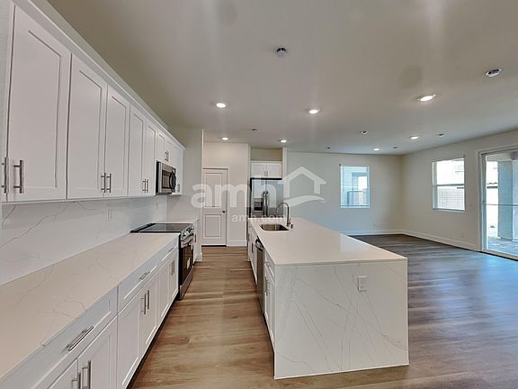 3rd image of 10356 Bee Balm St