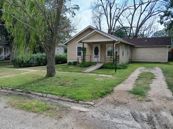 215 S Reno Ave, Burrton, KS 67020