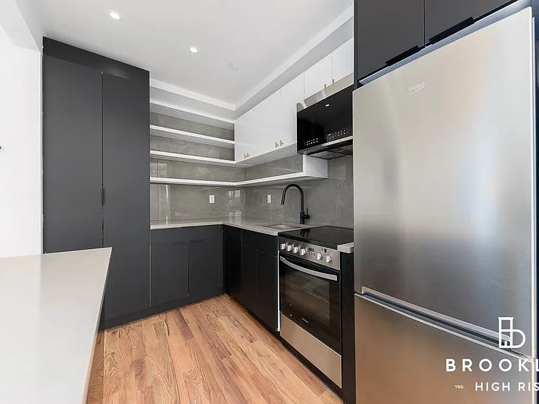 1010 Rogers Ave #4C — Photo 4