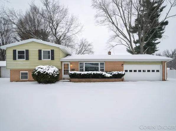 3230 Iroquois Trl, Kalamazoo, MI 49006