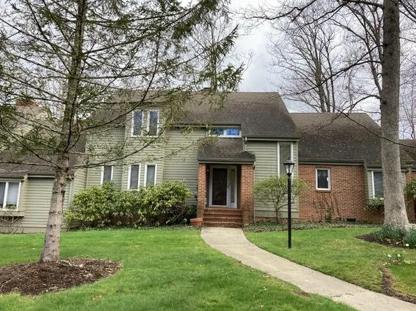 25 Edgewood Ct, Hot Springs, VA 24445