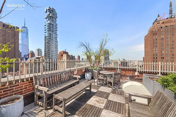 Sold by Sotheby's International Realty | media 10