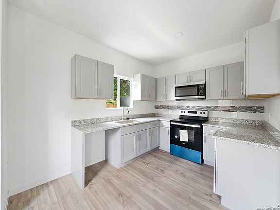 5th image of 304 S San Gabriel Ave