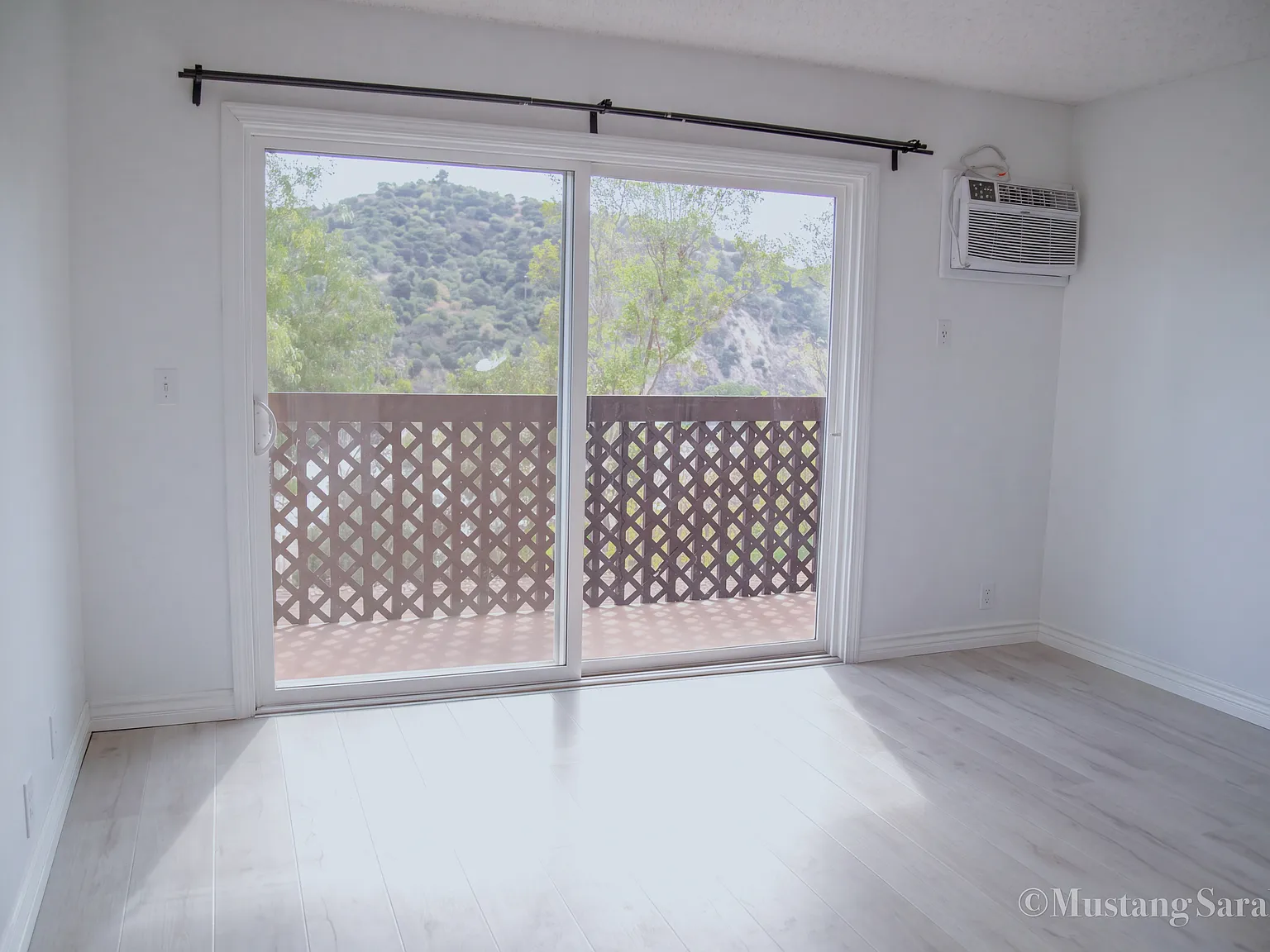5840 Benner St — Photo 3