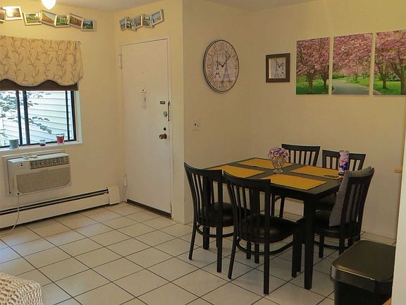 4th image of 36 Richmond Blvd Unit 2A