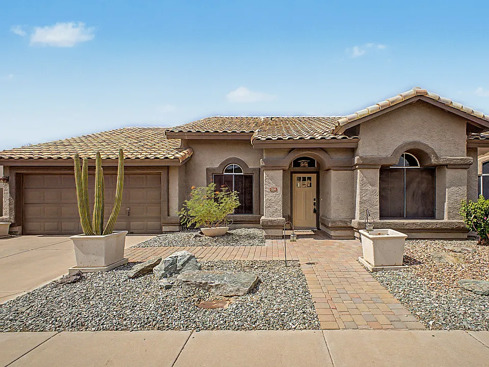 1220 E Briarwood Ter