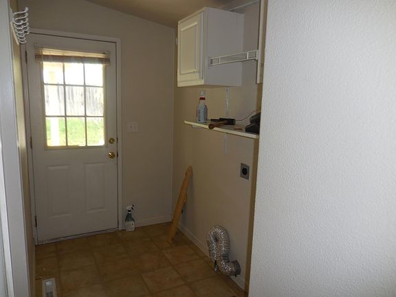 4th image of 117 School House Ln