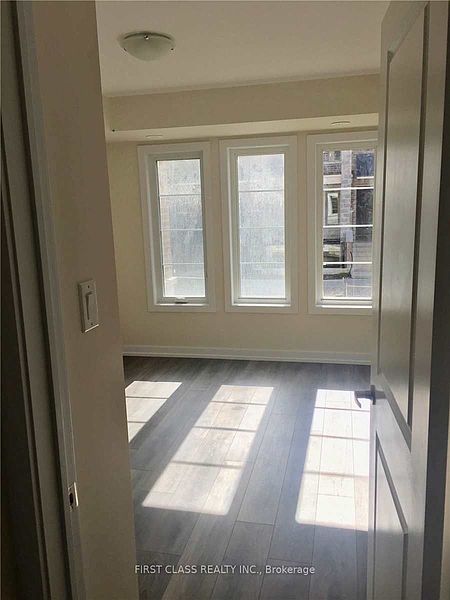 Toronto Townhouse for rent - 2 Bedrooms — photo 13