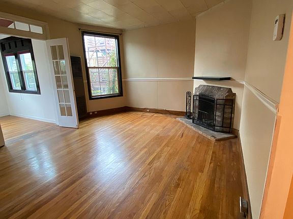 3rd image of 180 Clayton St #180B