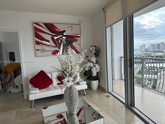 4th image of 1750 N Bayshore Dr APT 2914