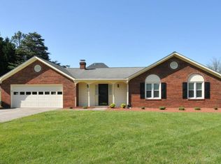 808 Newington Dr, Clemmons, NC 27012