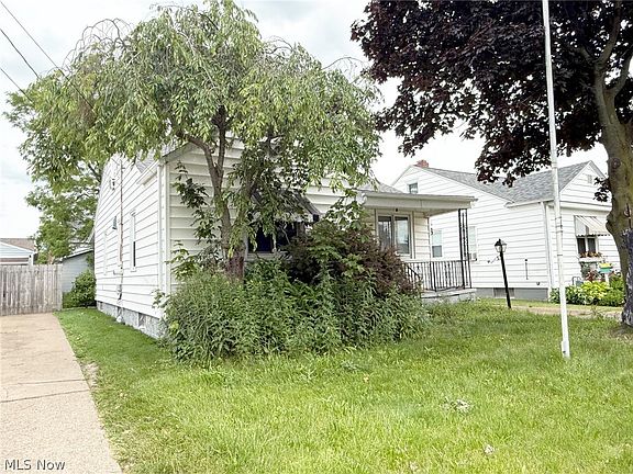 3rd image of 1361 Leavitt Rd