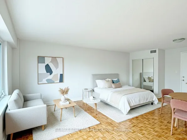 95 Lawton Blvd #503, Toronto, ON M4V 1Z8