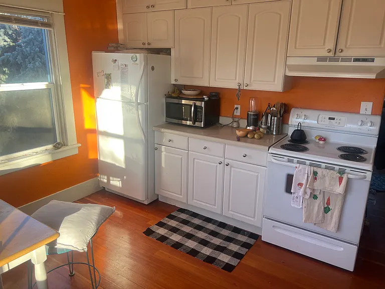 220 SE Gladstone St #1 — Photo 8