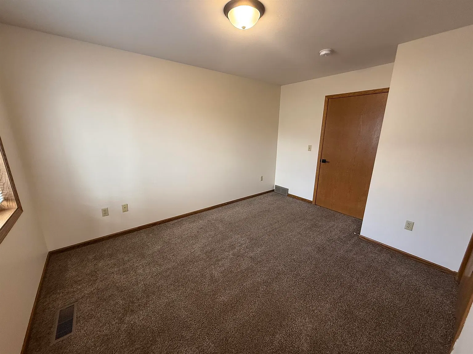 1212 Glenn Place — Photo 2