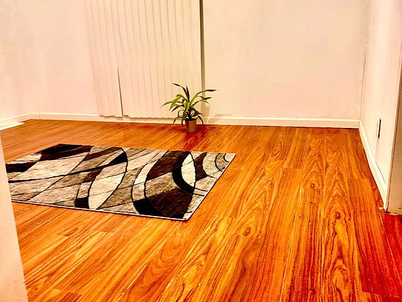 4th image of 33 Roosevelt Ave #1