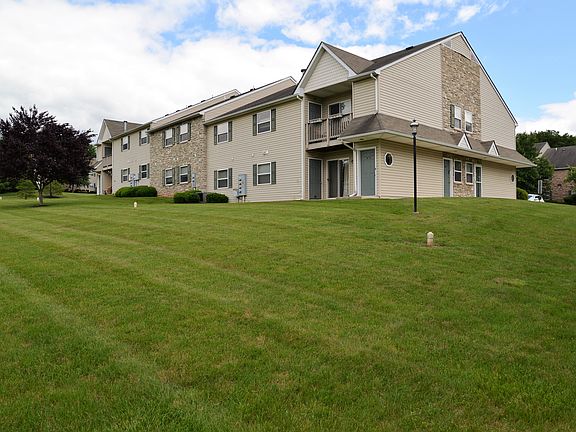 2nd image of 103 Horseshoe Dr #103