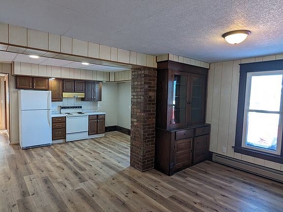 Livingroom window and built in cabinets
