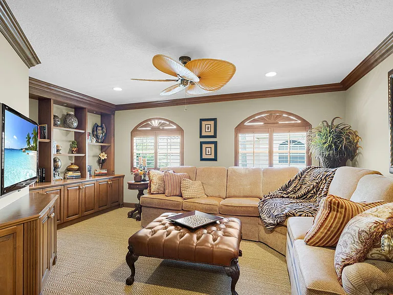 222 Legendary Cir — Photo 15